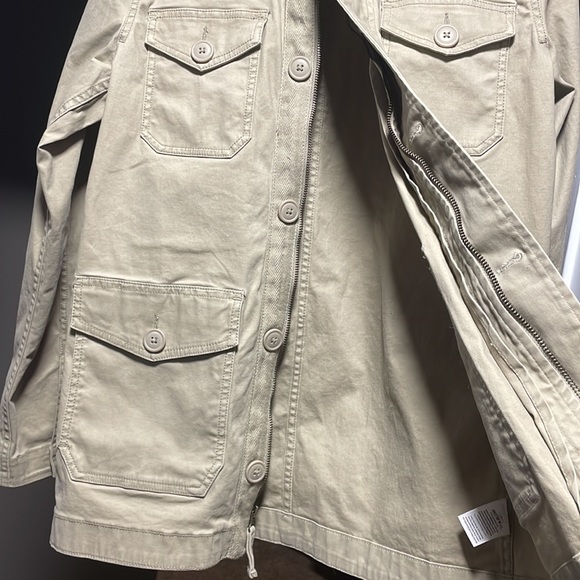 Never worn light jacket - Picture 2 of 3